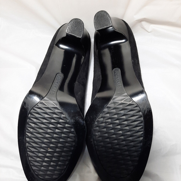 Aerosoles Suede Black Heels with Bow - Picture 4 of 5